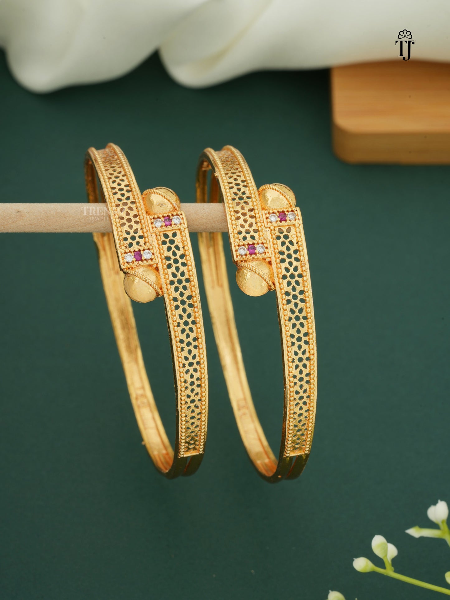 Beautiful Designer Bangles Pack Of 2 Piece (1 Pair)