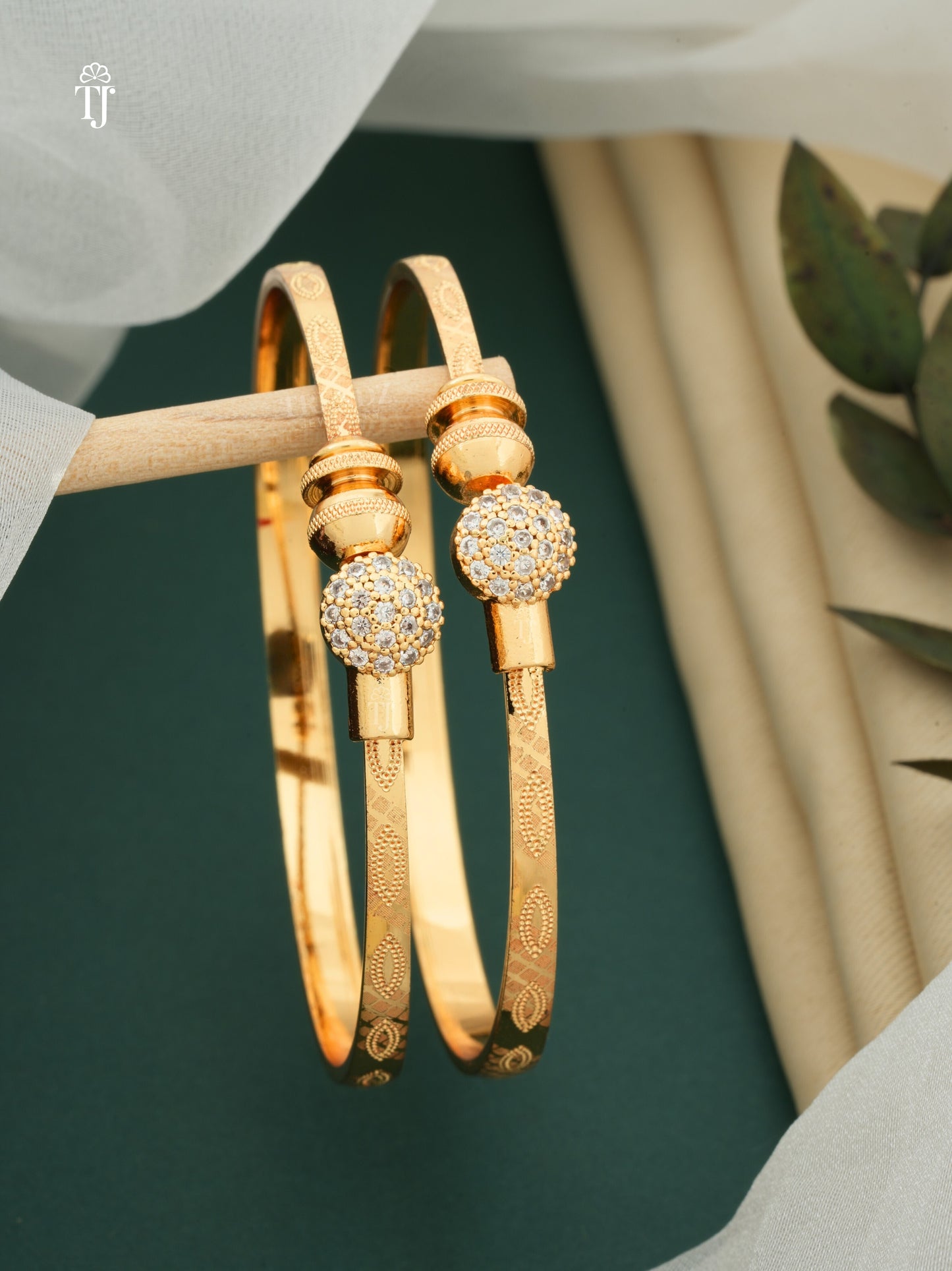 Stylish Adjustable Bracelet For Women & Girls Pack Of 2 Piece (1 Pair)