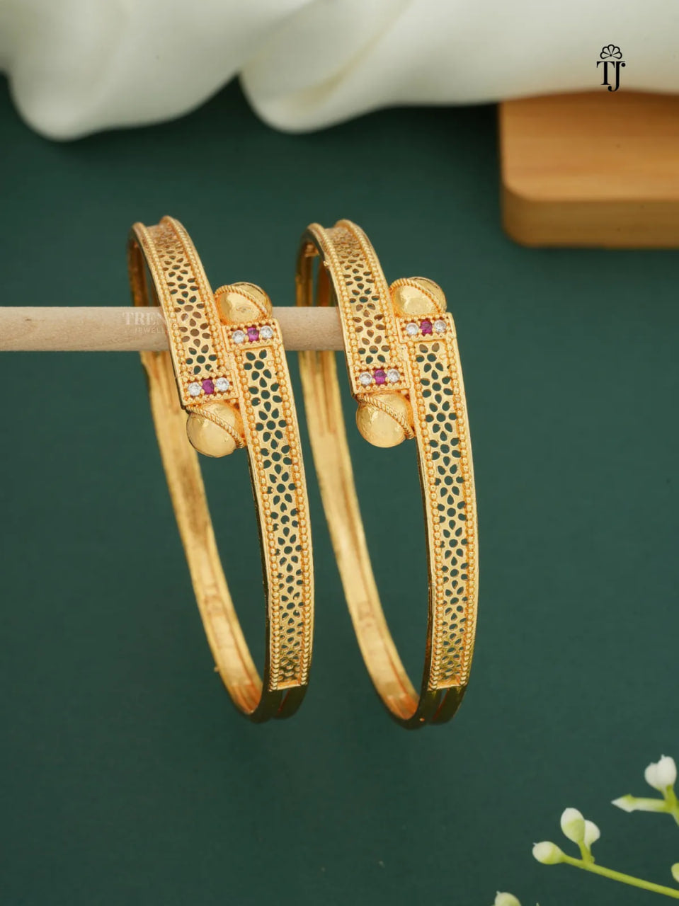 Beautiful Designer Bangles With Micro Gold Polish Pack Of 2 Pis (1 Pair)