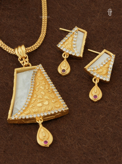 Buy Gold Pendant Set with Earrings Online | Stunning Designer Pendant Set