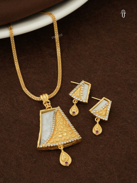Buy Gold Pendant Set with Earrings Online | Stunning Designer Pendant Set
