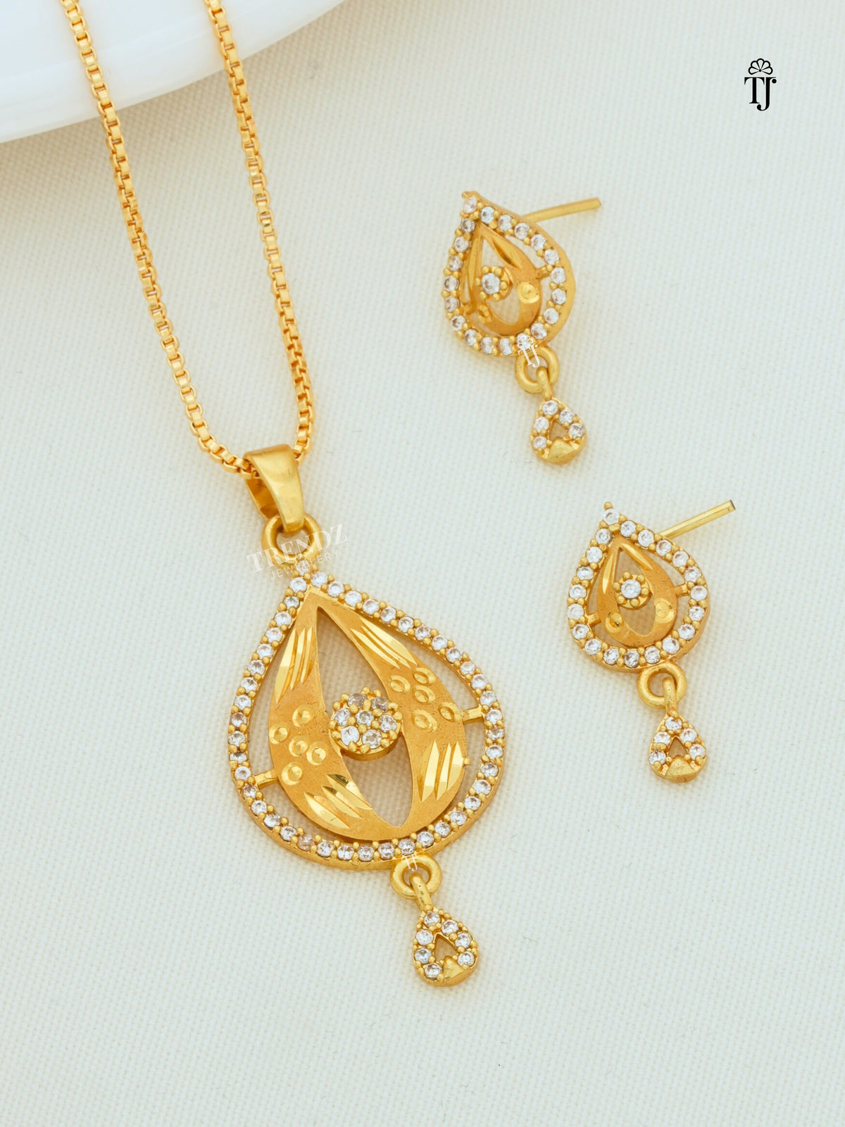 Lightweight Pendant Set for Girls | Teardrop AD Diamond Pendant & Earrings for Girls