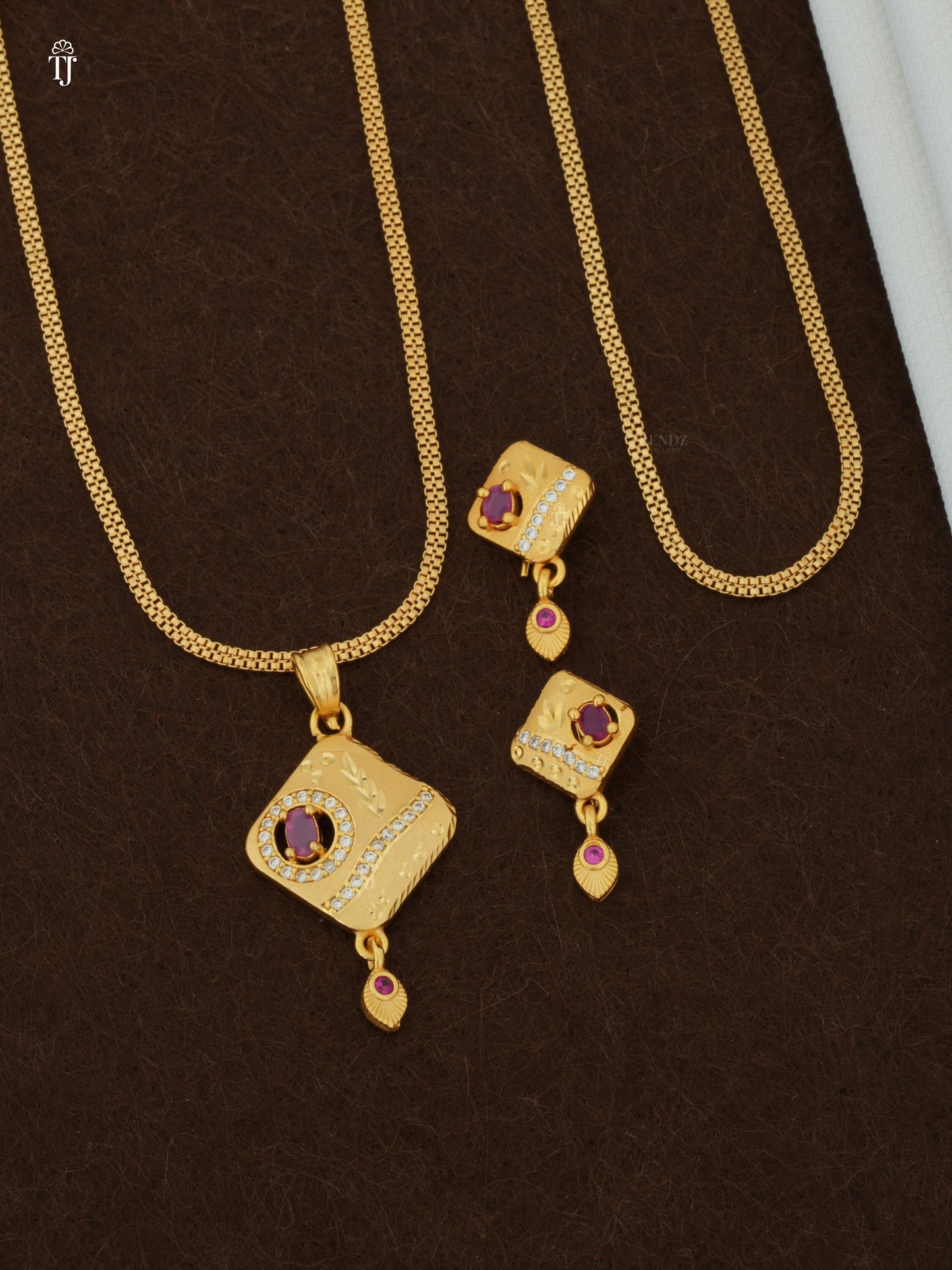 Modern Gold Pendant Designs for Women | Latest Diamond-Shape Designer Pendant Set