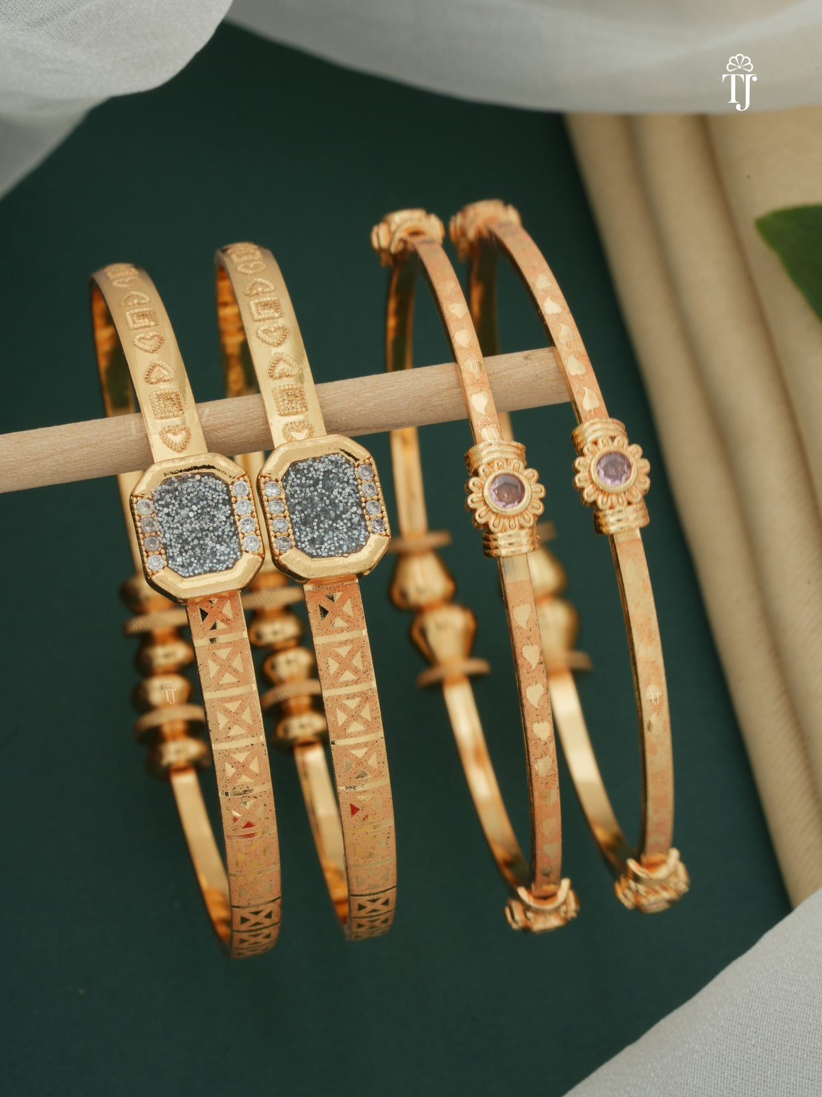 Stylish Adjustable Bracelets For Women & Girls Pack Of 4 Piece ( 2 Pair)
