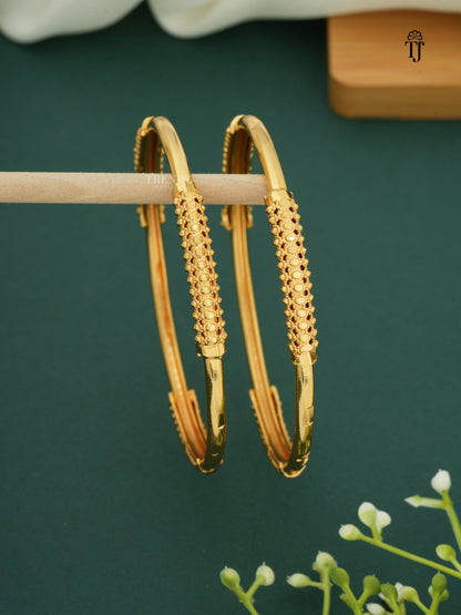 Beautiful Designer Bangles With Forming Gold Plated pack of 2 Piece (1 pair)