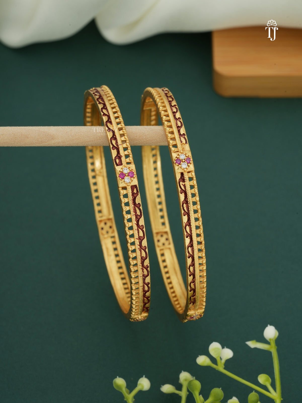 Beautiful Designer Bangles Pack Of 2 Piece (1 Pair)