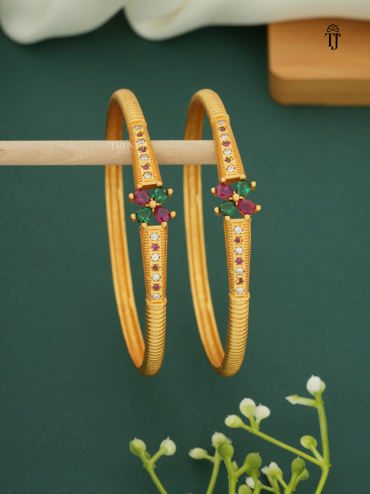 Beautiful Designer Daily Wear Bangles With AD Look Pack Of 2 Piece (1 Pair)