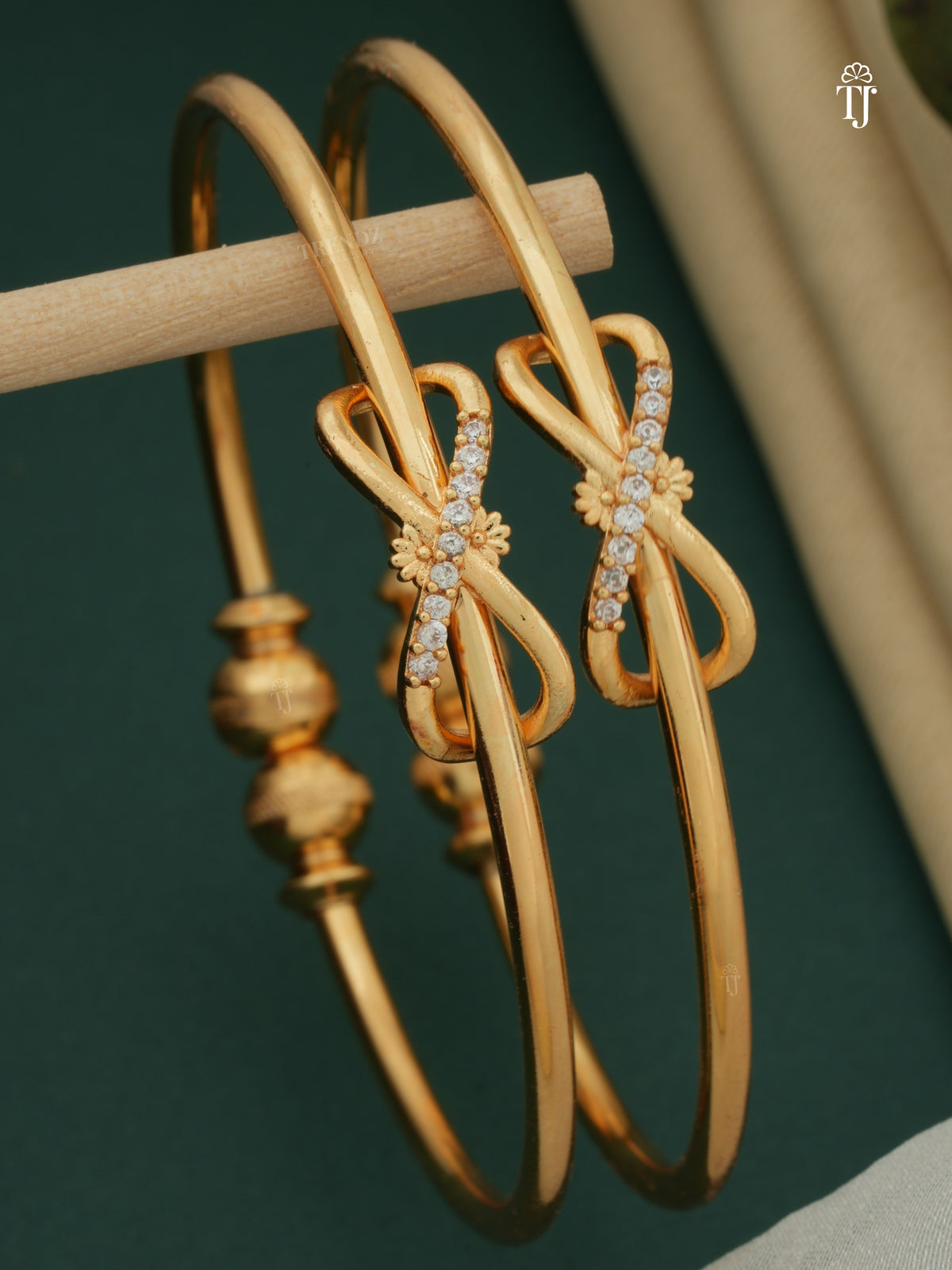 Stylish Infinity Kadli With Added Stones