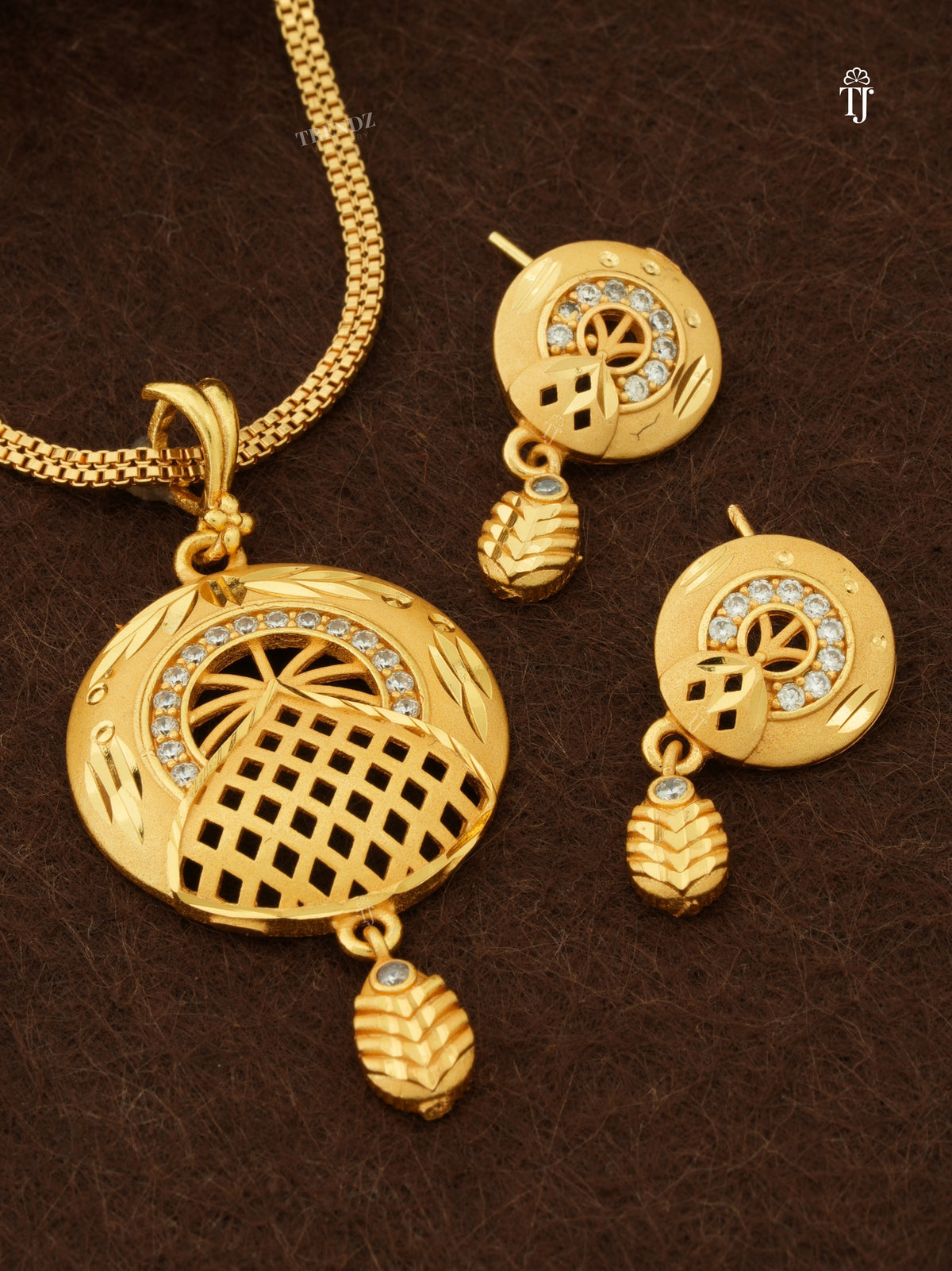 Latest Pendant Sets for Women and Girls Online | Round Shape Pendant & Earrings with AD Diamonds