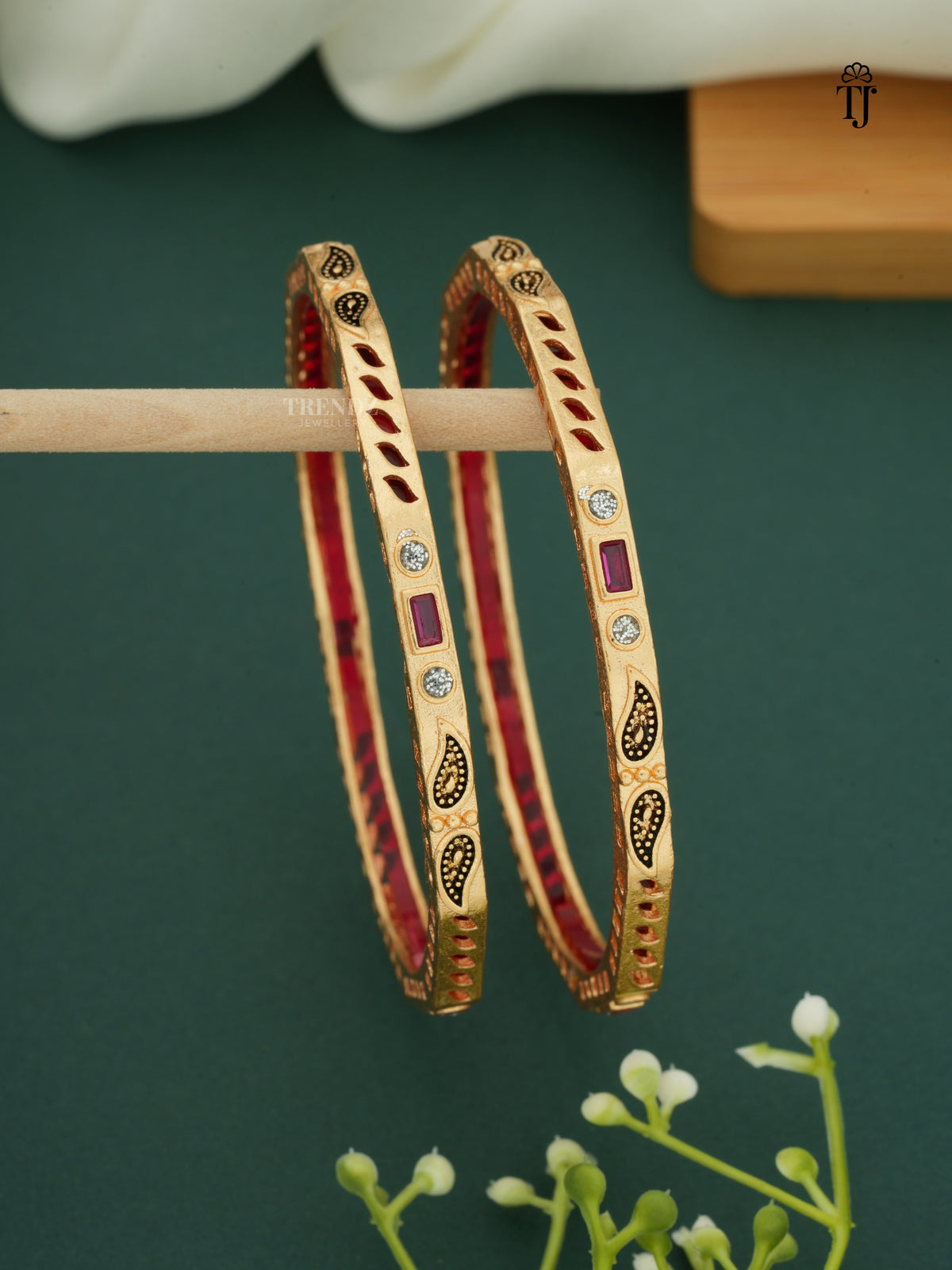 Beautiful Designer Bangles Pack Of 2 Piece (1 Pair)