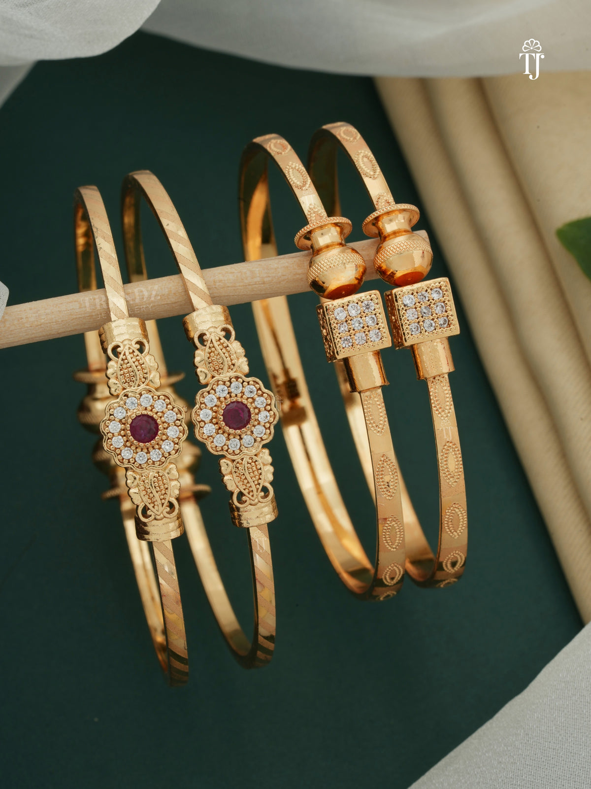 Stylish Adjustable Bracelets For Women & Girls Pack Of 4 Piece ( 2 Pair)