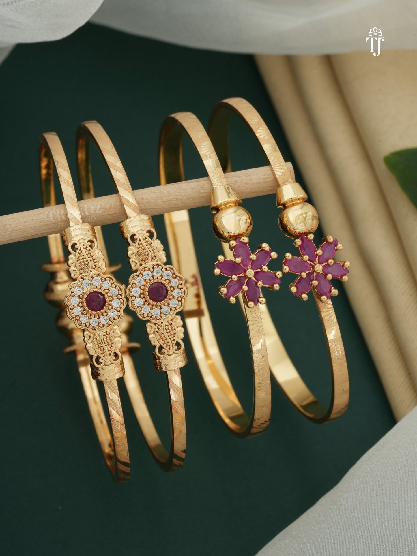 Stylish Adjustable Bracelets For Women & Girls Pack Of 4 Piece ( 2 Pair)